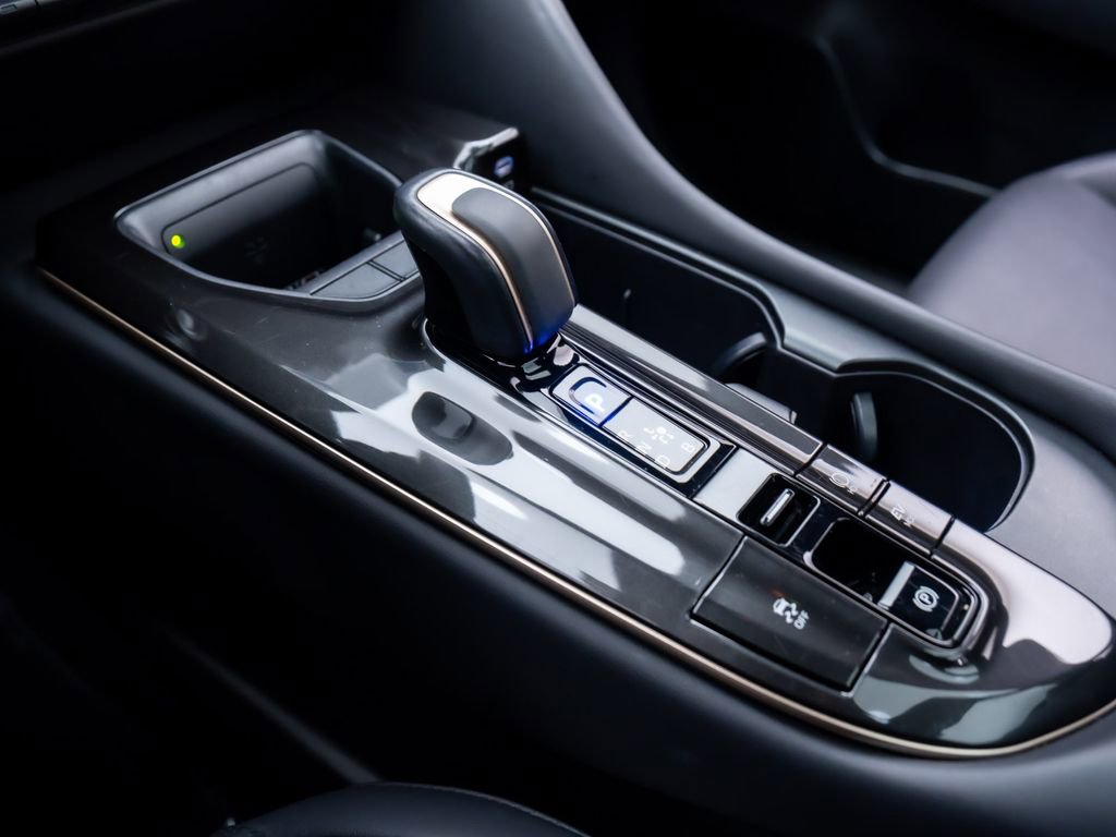 Used 2024 Toyota Crown Limited image 12