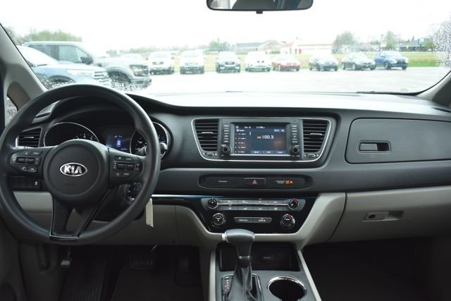 Used 2019 Kia Sedona LX image 31