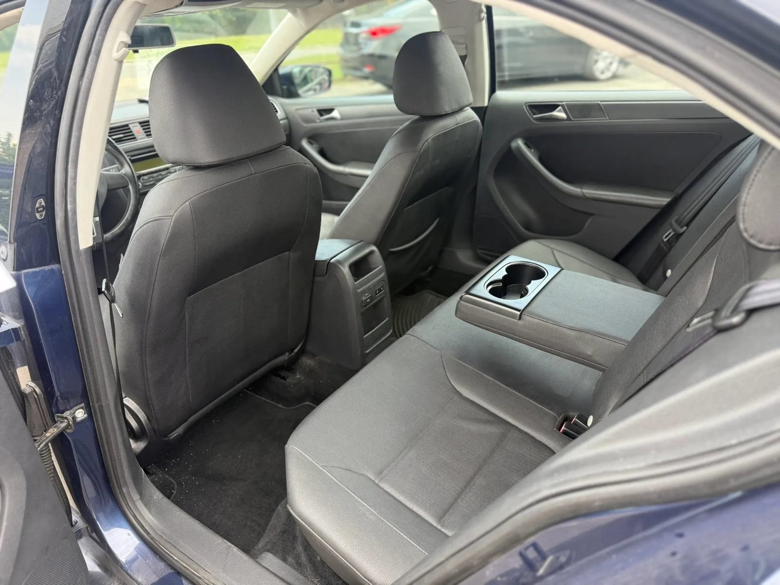 Used 2011 Volkswagen Jetta SE FWD image 13