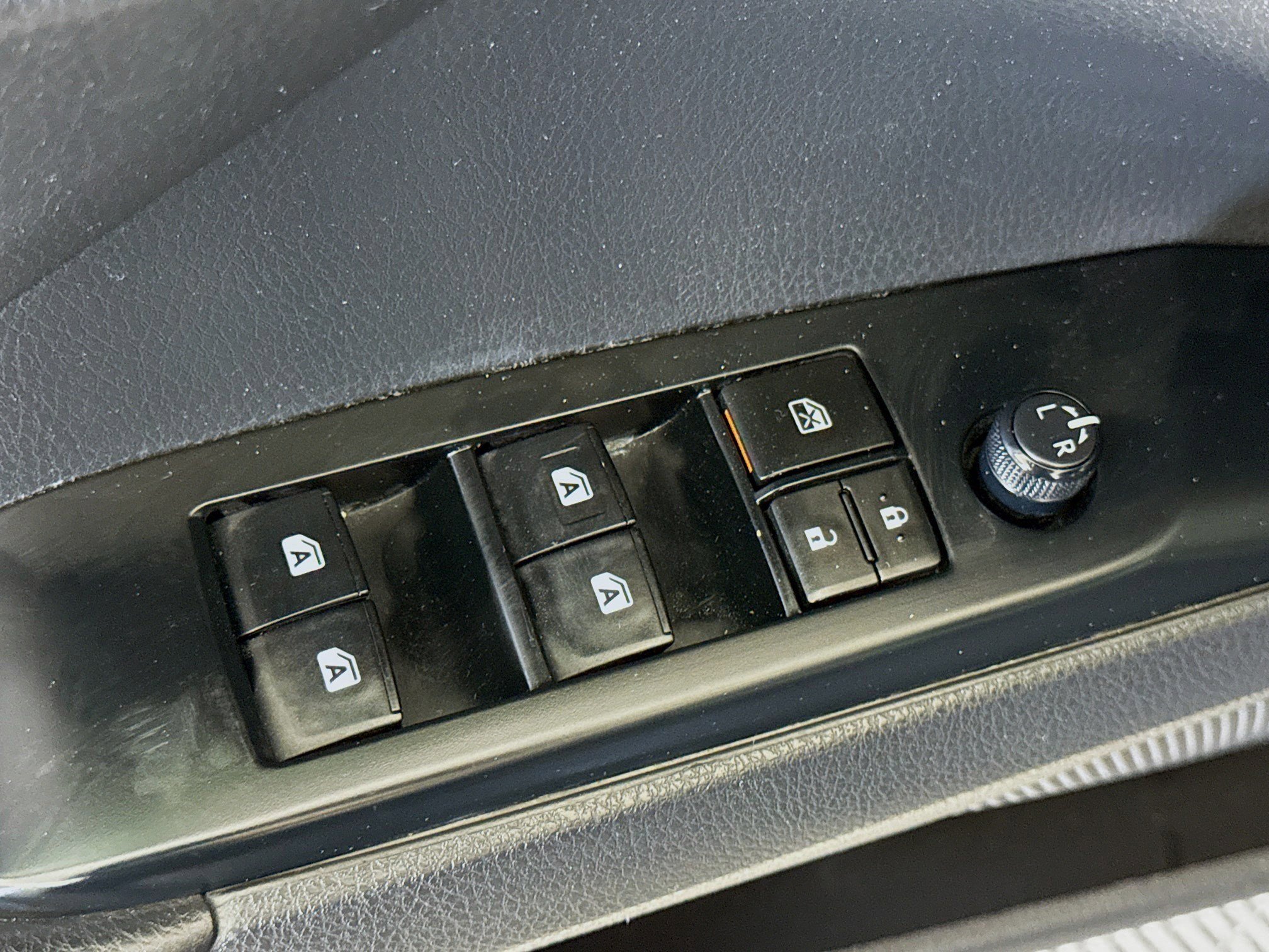 Used 2020 Toyota Camry SE FWD image 23