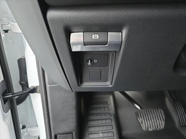 New 2026 Land Rover Defender 110 X-Dynamic SE image 25