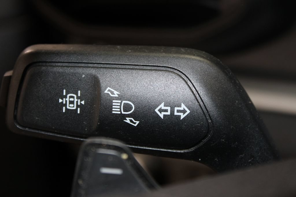 Used 2020 Ford Explorer XLT w/ Comfort Package RWD image 47