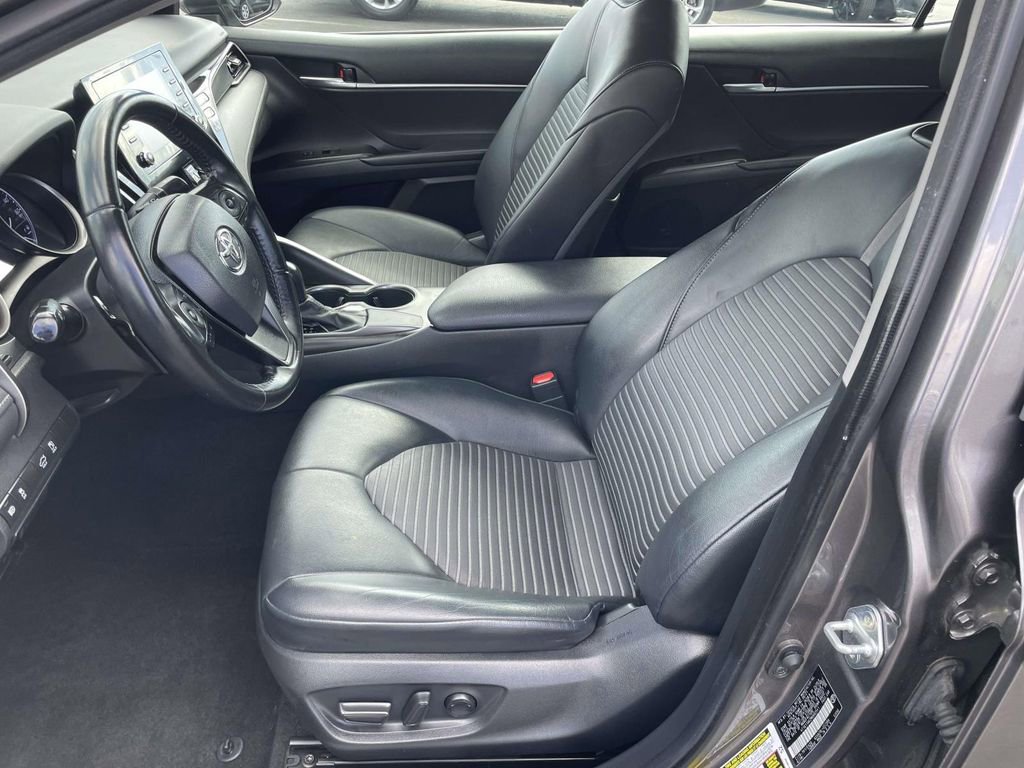 Used 2021 Toyota Camry SE image 29
