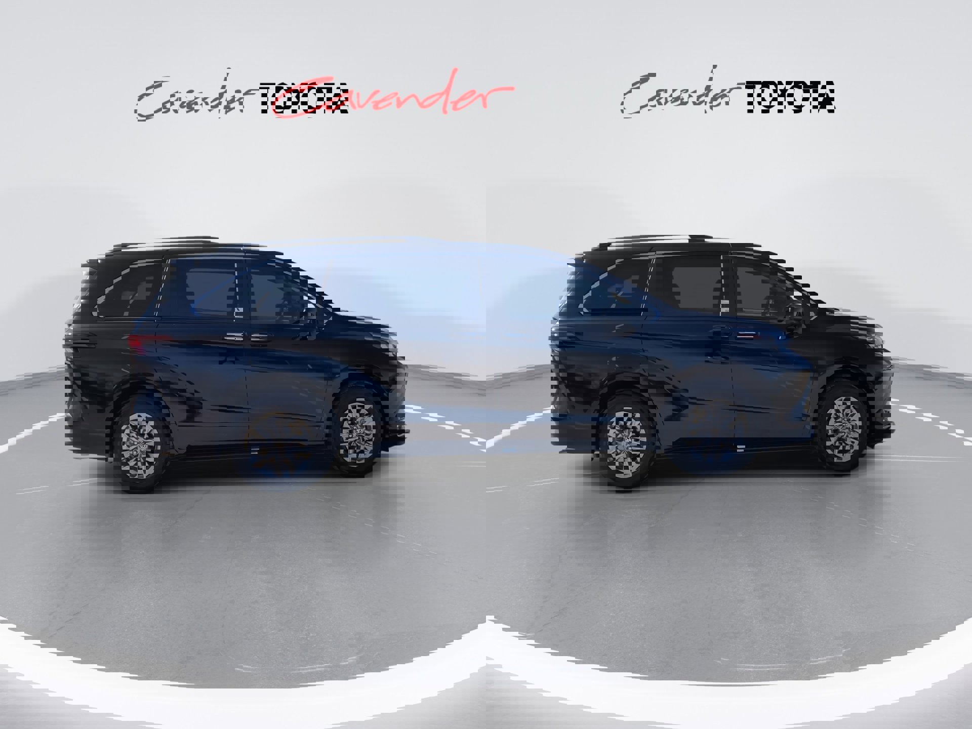 Certified 2025 Toyota Sienna XLE image 9