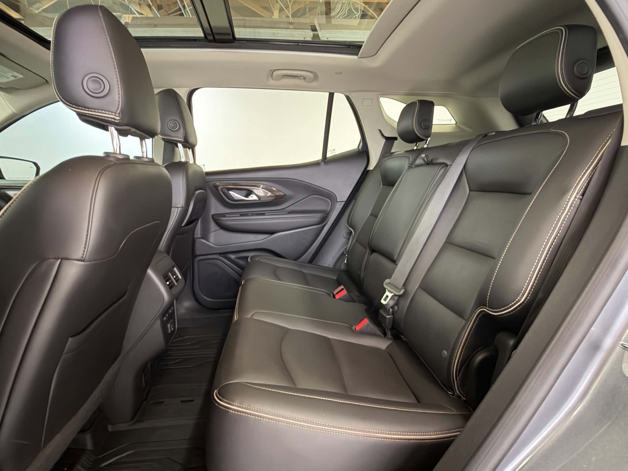 Used 2020 GMC Terrain Denali w/ Denali Premium Package FWD image 19