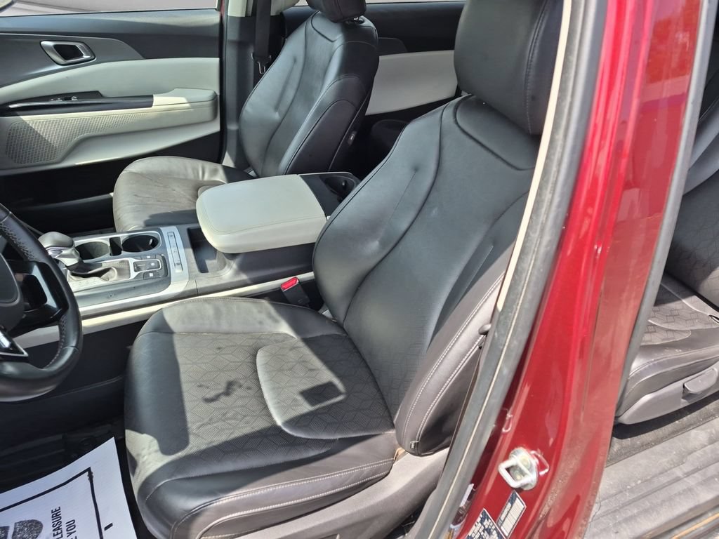 Used 2023 Kia Carnival LX FWD image 12