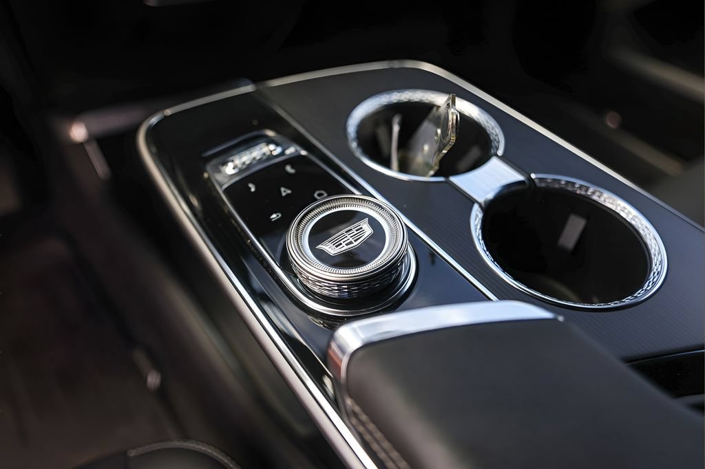 Certified 2024 Cadillac Lyriq Luxury AWD/4WD image 20