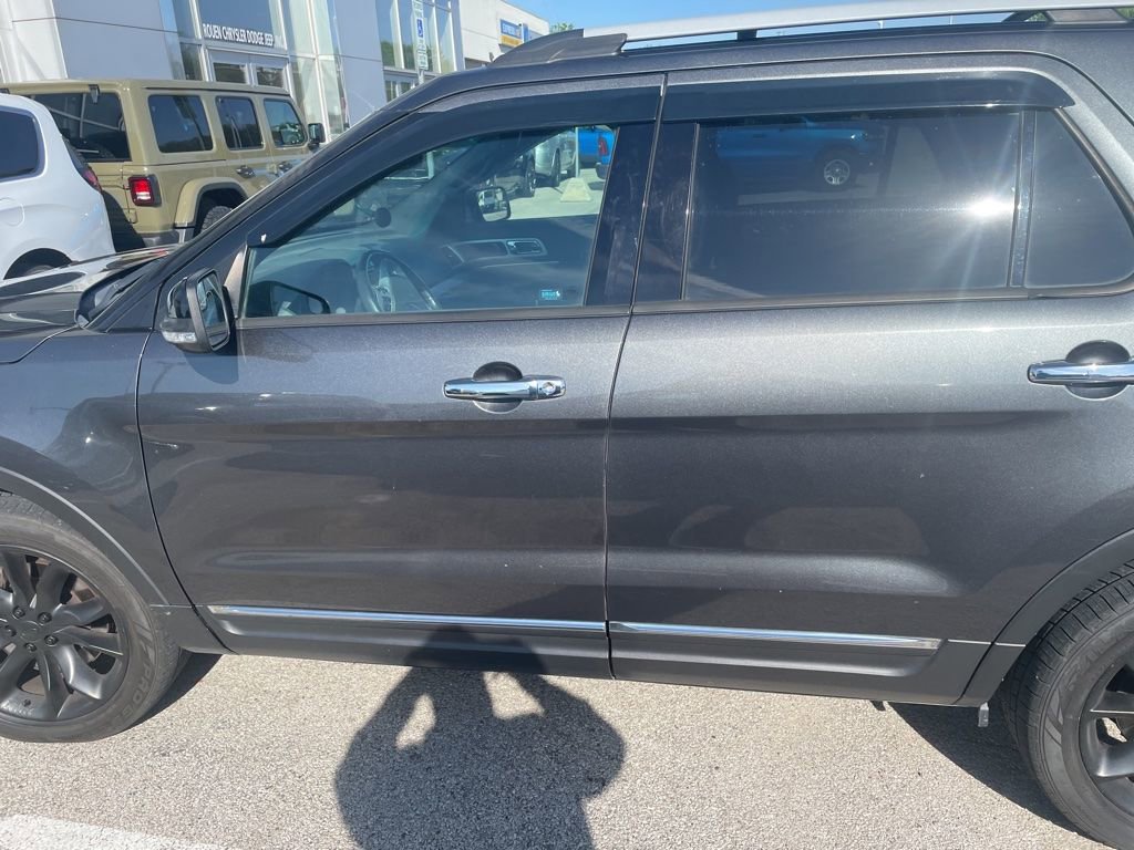 Used 2015 Ford Explorer XLT w/ Equipment Group 202B AWD/4WD image 5