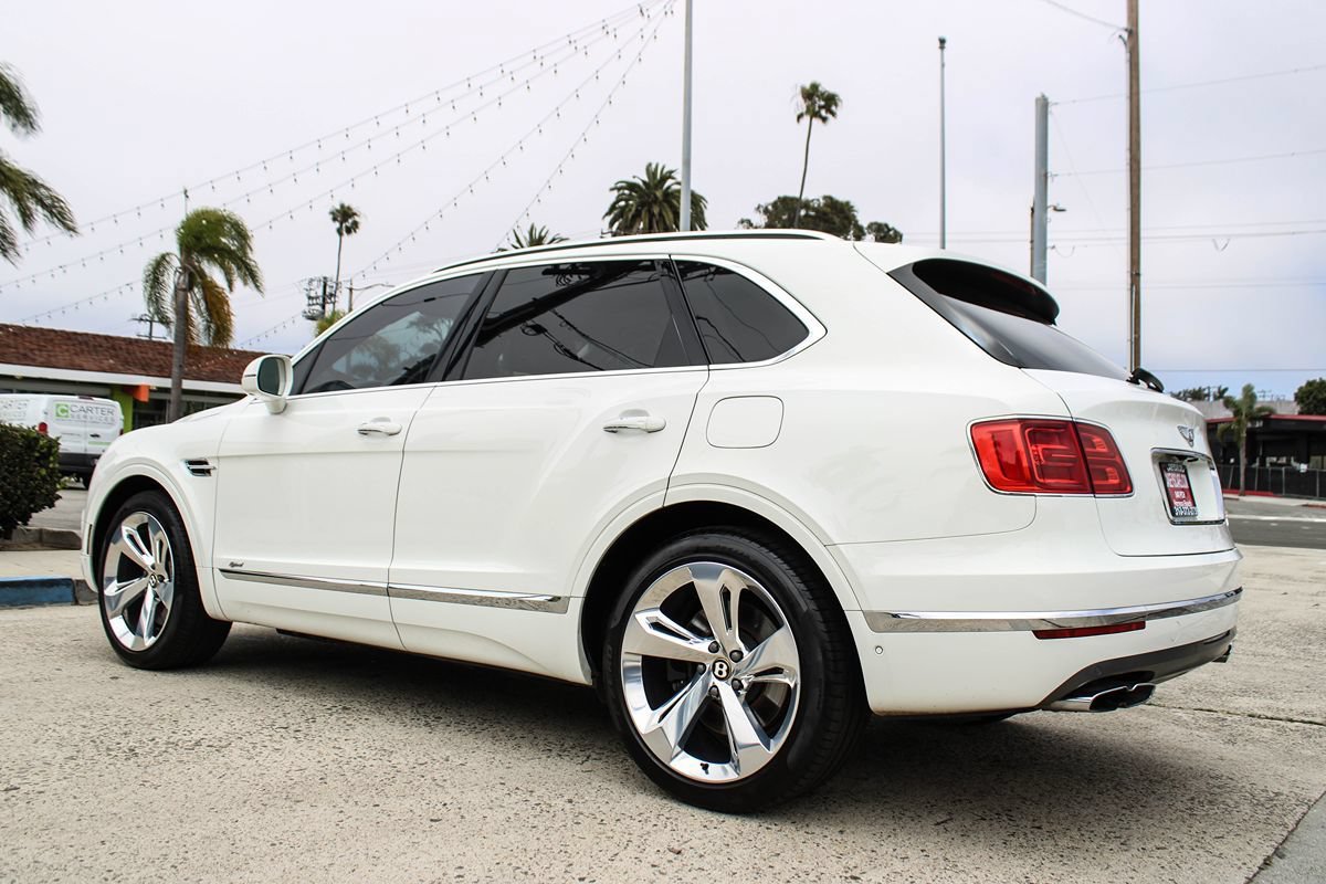 Used 2020 Bentley Bentayga Plug-In Hybrid AWD/4WD image 3
