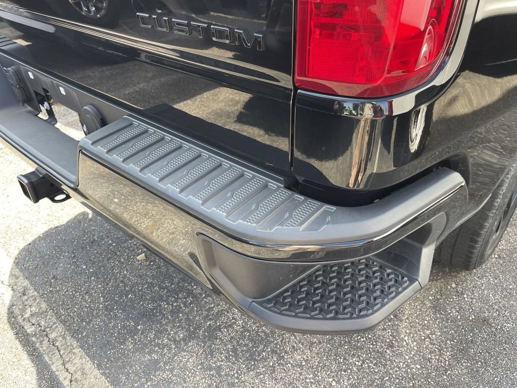 Used 2024 Chevrolet Silverado 1500 Custom Trail Boss w/ LPO, Dark Essentials Package AWD/4WD image 8