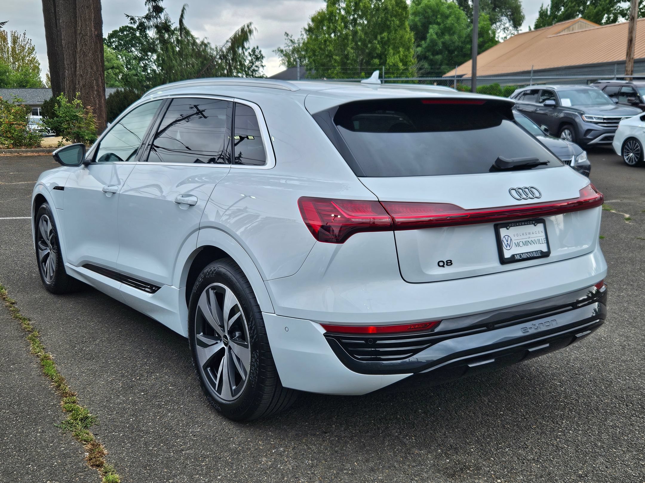 Used 2024 Audi Q8 e-tron Premium Plus w/ Premium Plus Package AWD/4WD image 3