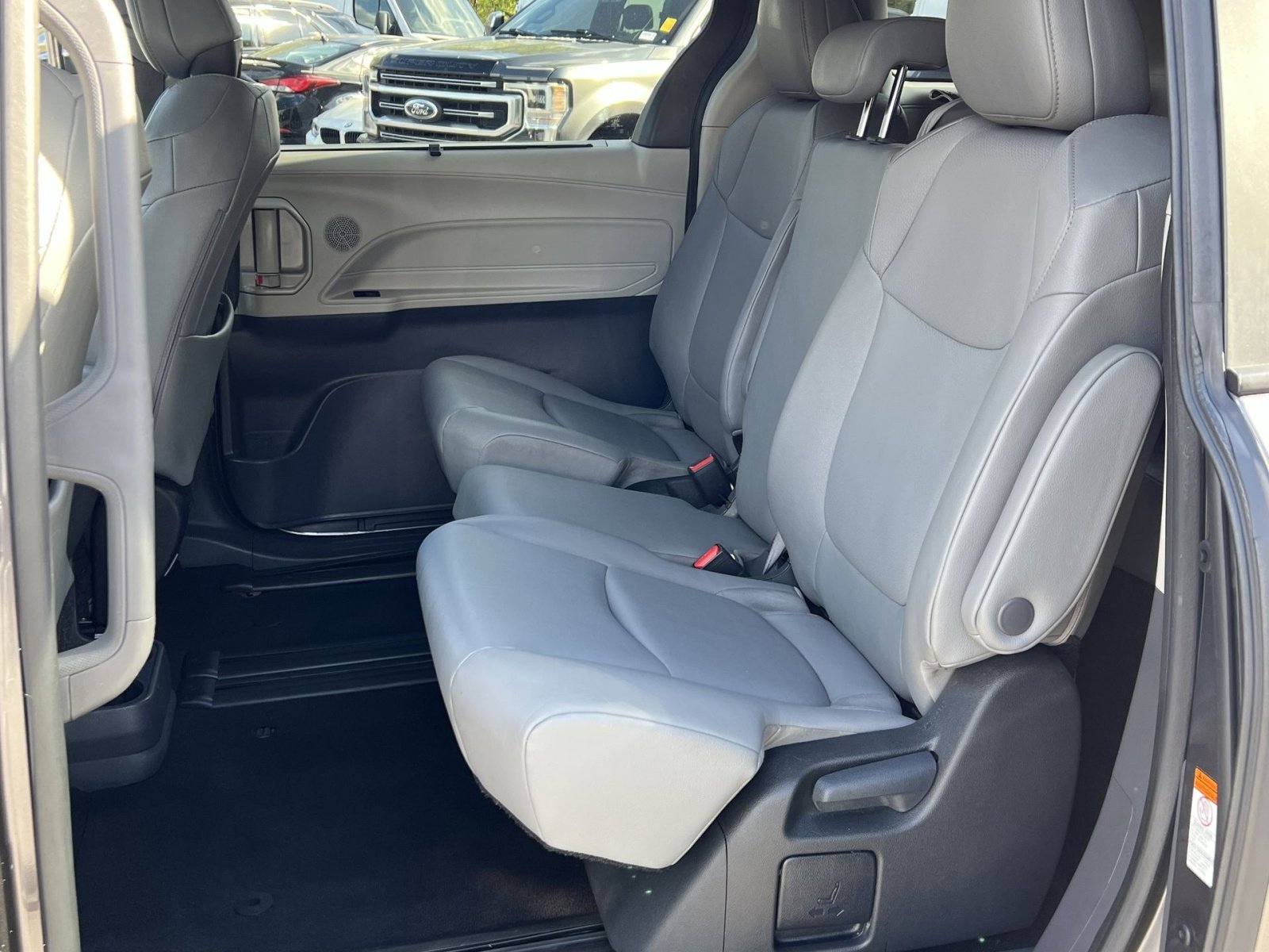 Used 2024 Toyota Sienna XLE FWD image 23