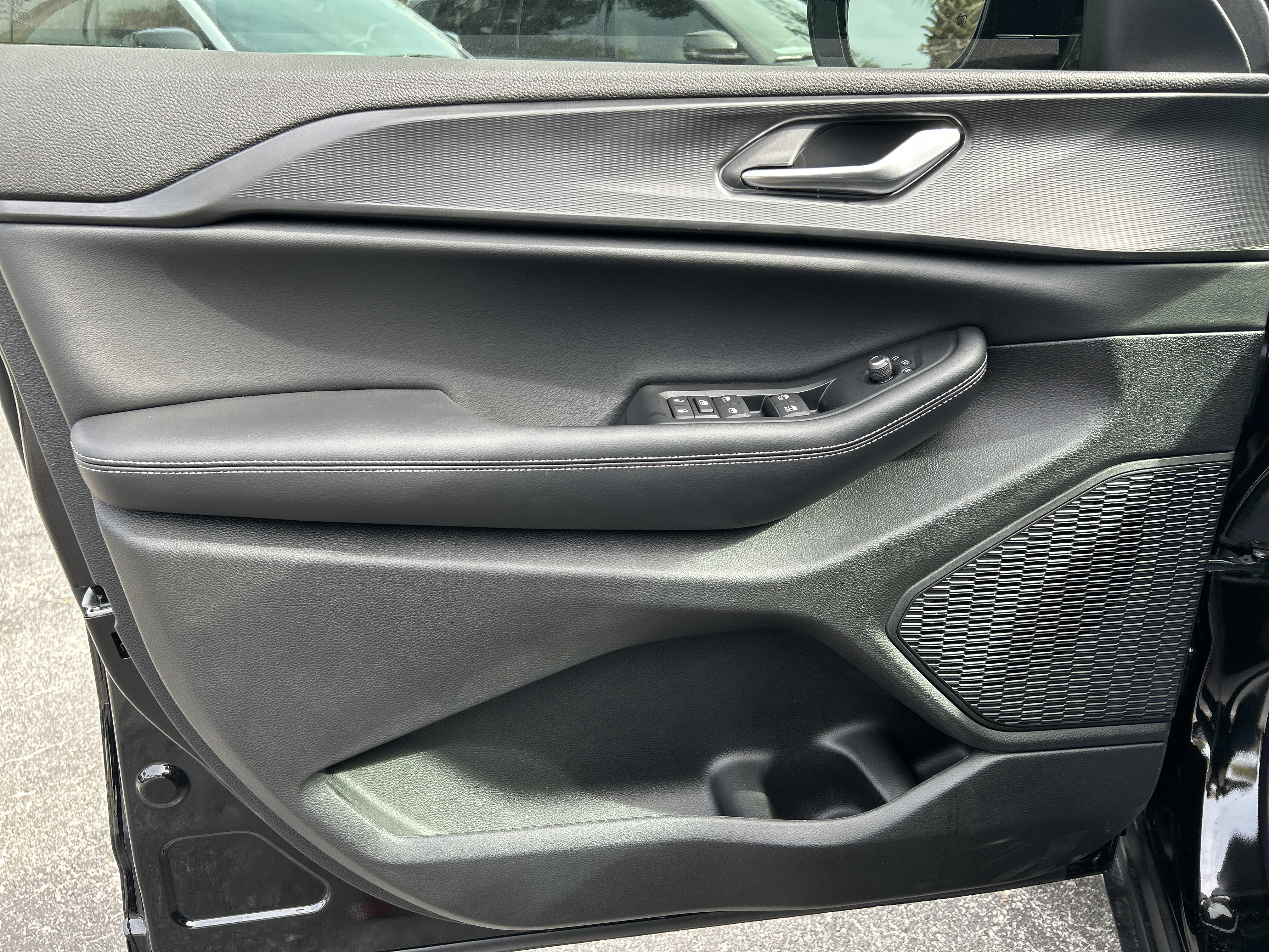 New 2025 Jeep Grand Cherokee Altitude image 12