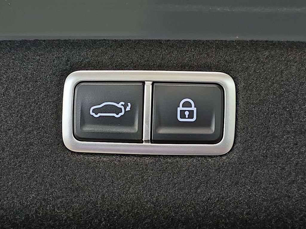 Used 2023 Genesis G70 3.3T w/ Sport Prestige Package AWD/4WD image 31