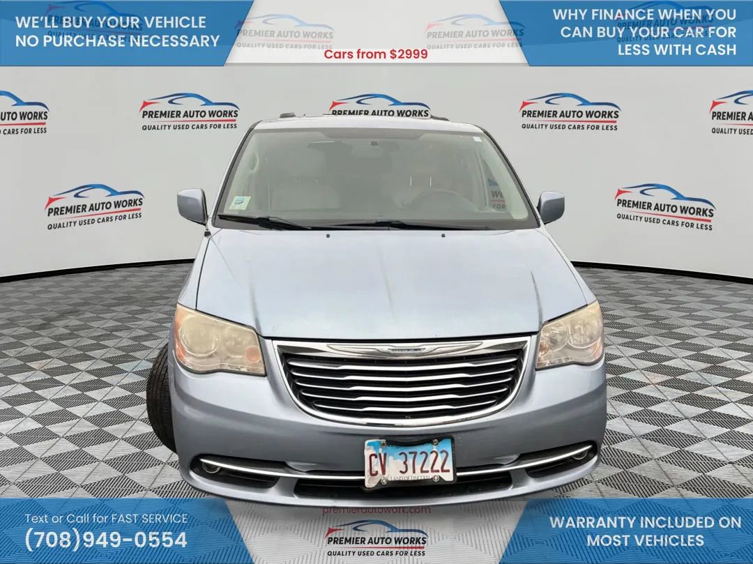 Used 2013 Chrysler Town & Country Touring image 2