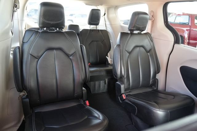 Used 2023 Chrysler Pacifica Touring-L FWD image 19