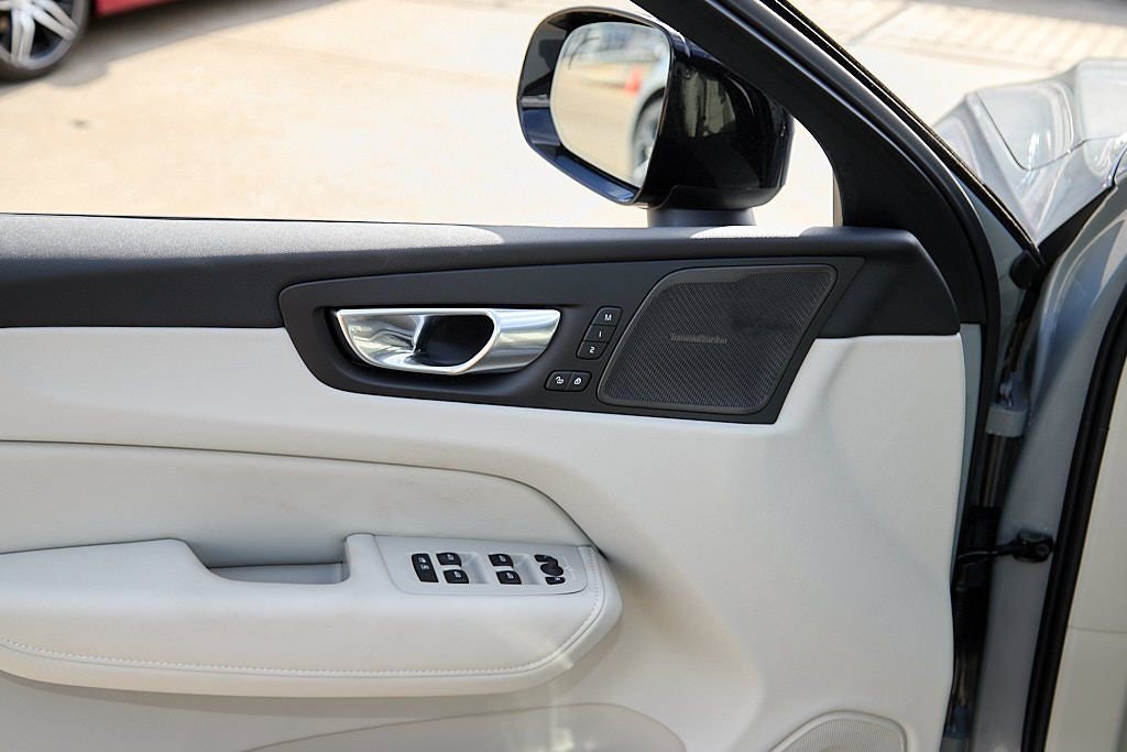 New 2026 Volvo XC60 B5 Ultra w/ Protection Package Premier image 11