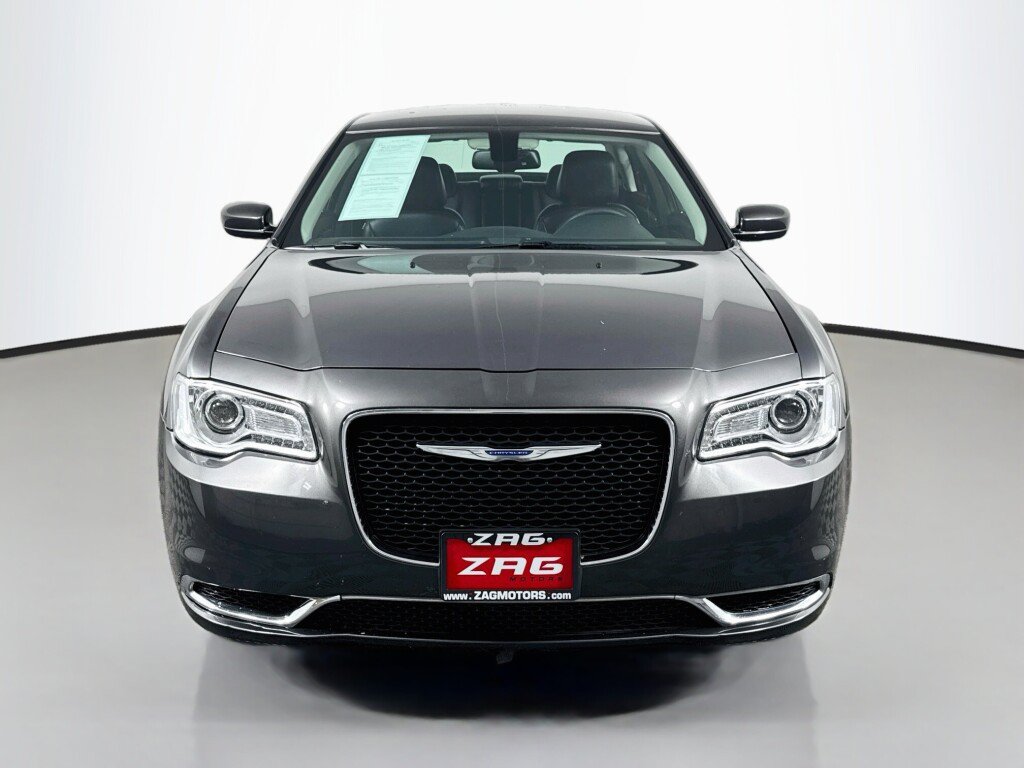 Used 2015 Chrysler 300 Limited RWD image 8