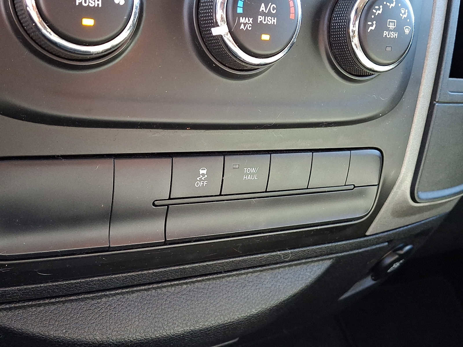 Used 2015 RAM 1500 Express AWD/4WD image 21