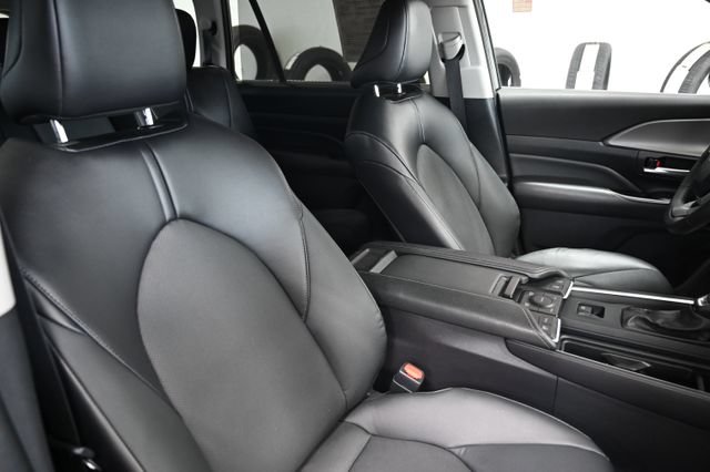 Used 2024 Toyota Grand Highlander AWD image 9
