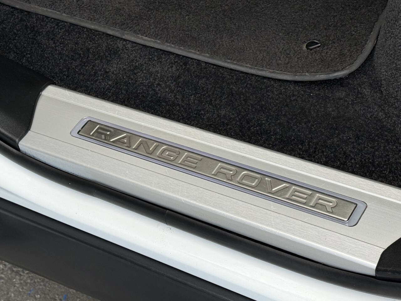 Used 2017 Land Rover Range Rover Long Wheelbase Supercharged image 18