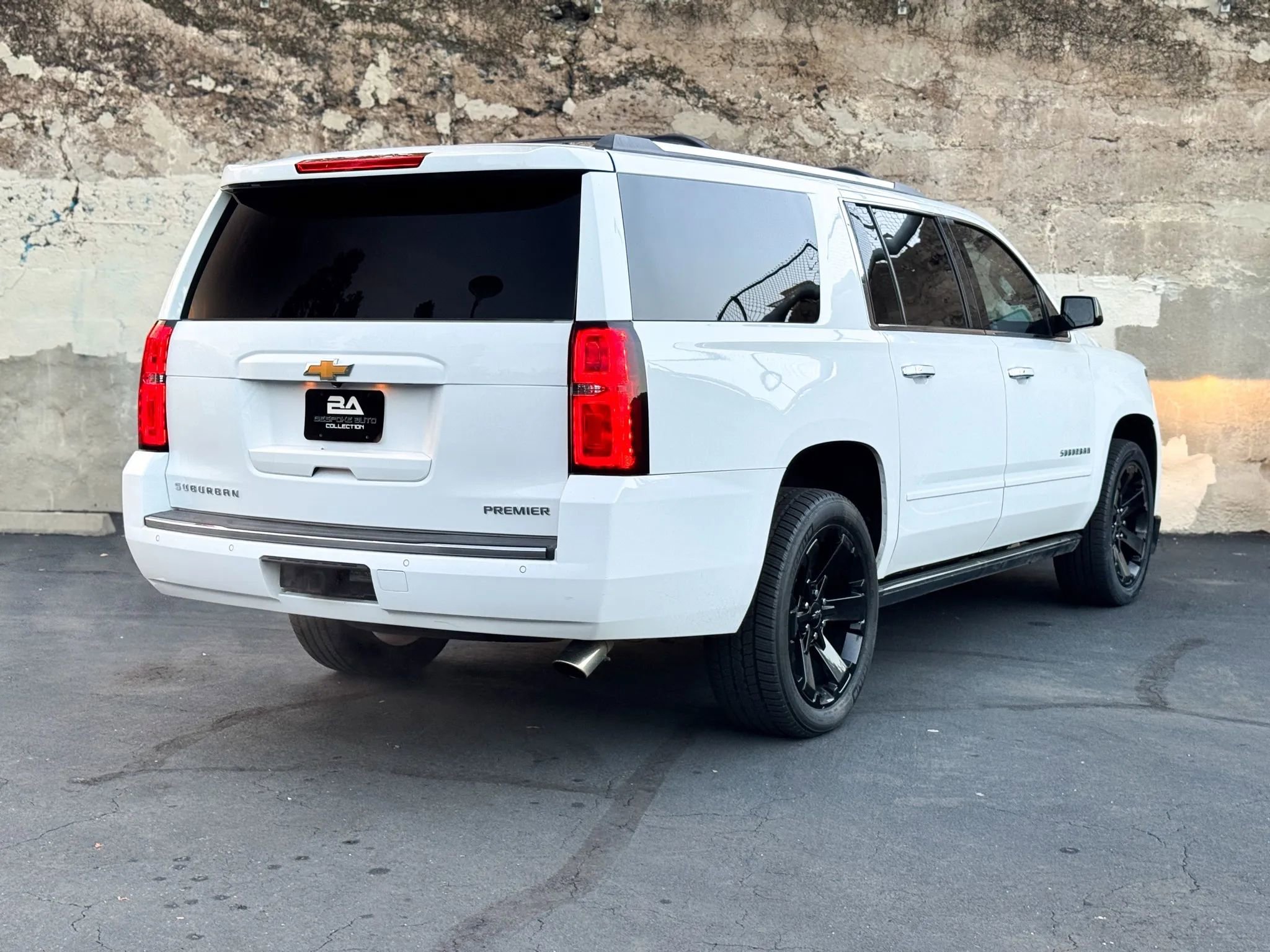 Used 2020 Chevrolet Suburban Premier w/ Premier Plus Edition image 4
