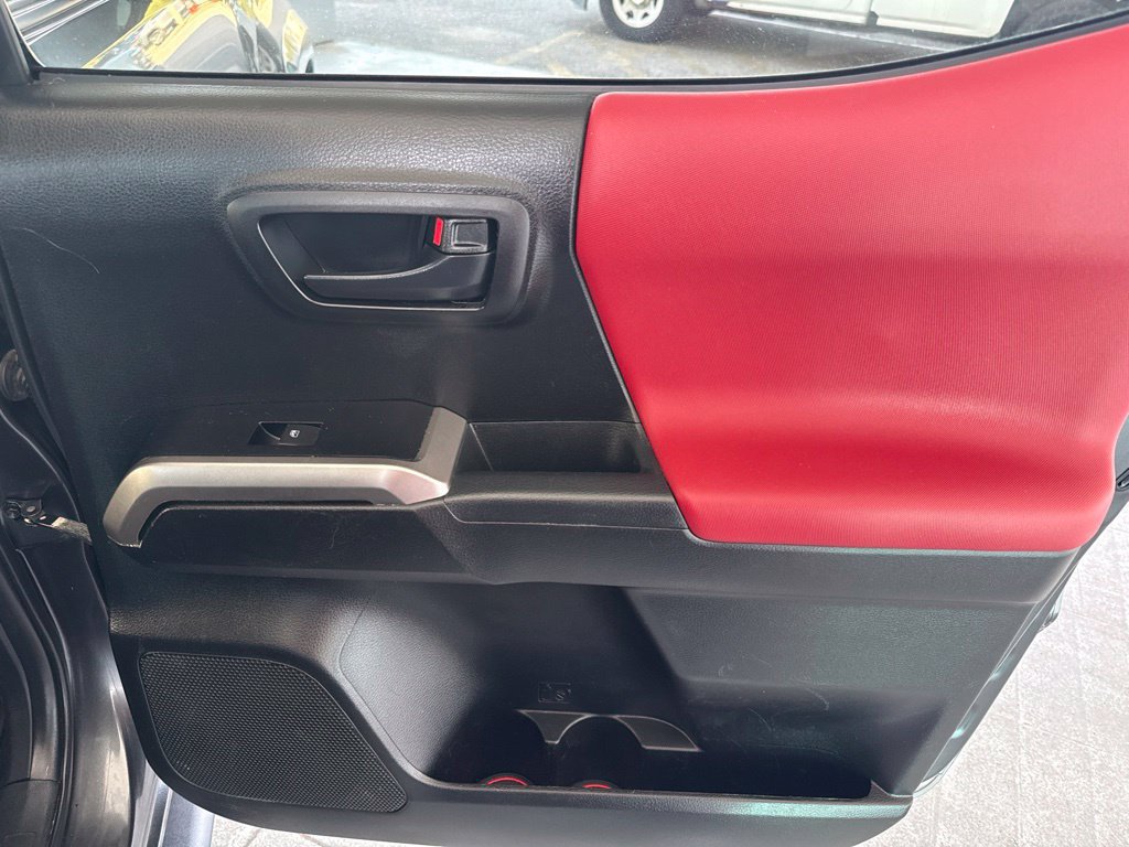 Used 2022 Toyota Tacoma SR5 w/ Technology Package RWD image 41