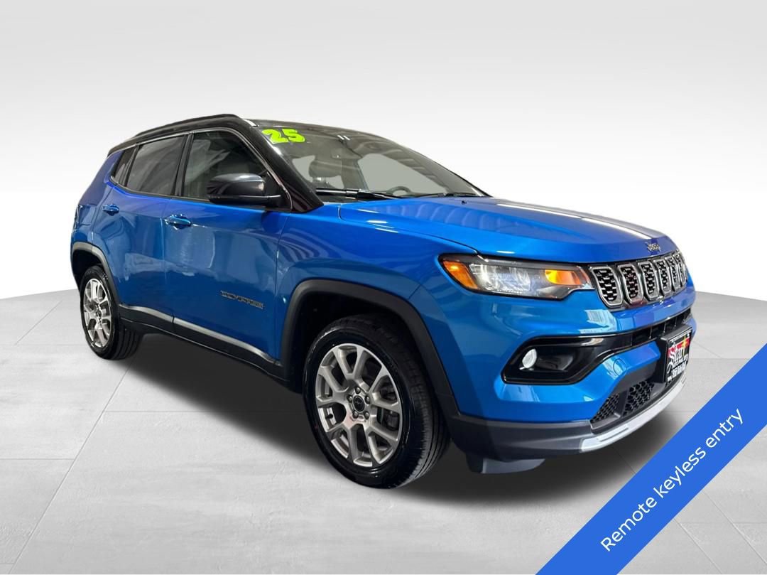Used 2025 Jeep Compass Limited AWD/4WD image 3