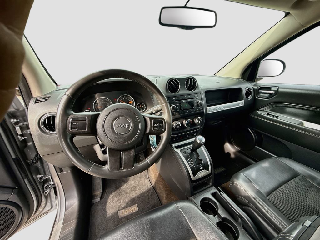Used 2014 Jeep Compass Latitude FWD image 9