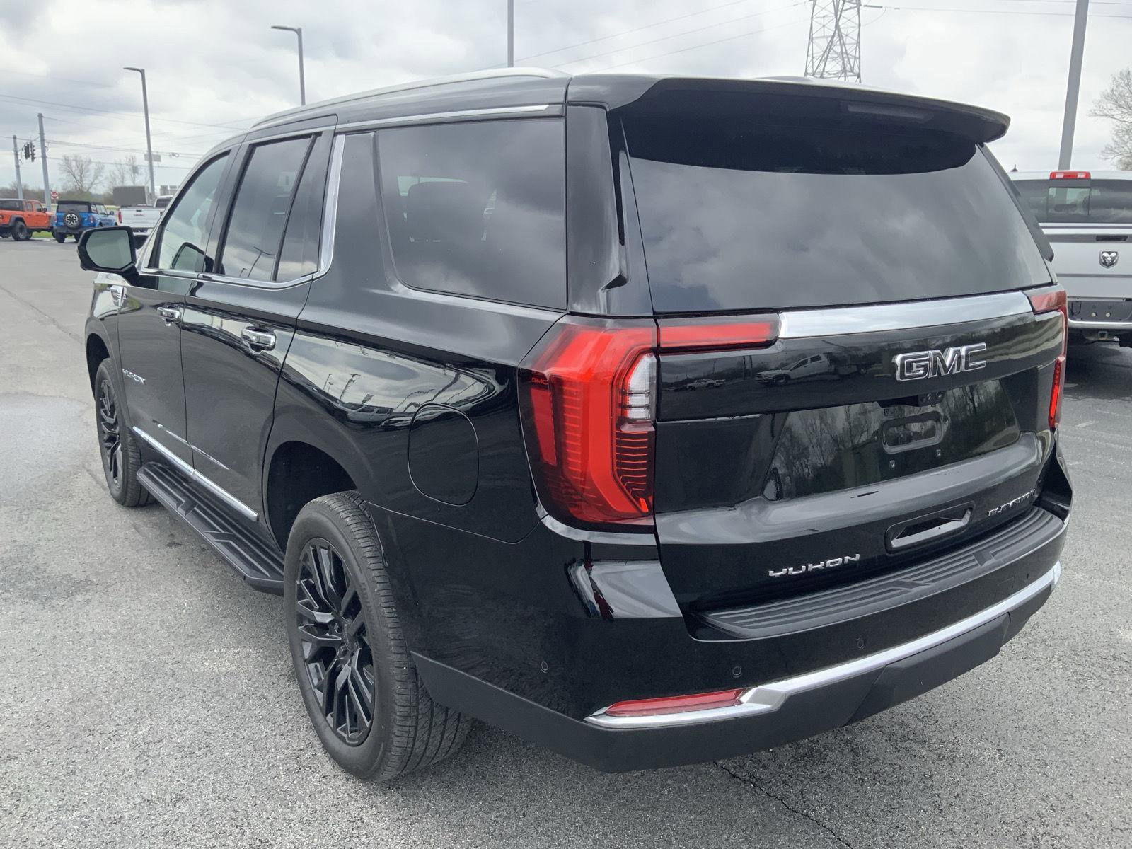 Used 2025 GMC Yukon Elevation w/ Elevation Premium Package image 10