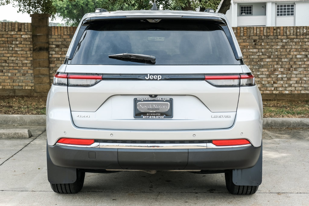Used 2023 Jeep Grand Cherokee Limited w/ Luxury Tech Group II AWD/4WD image 19