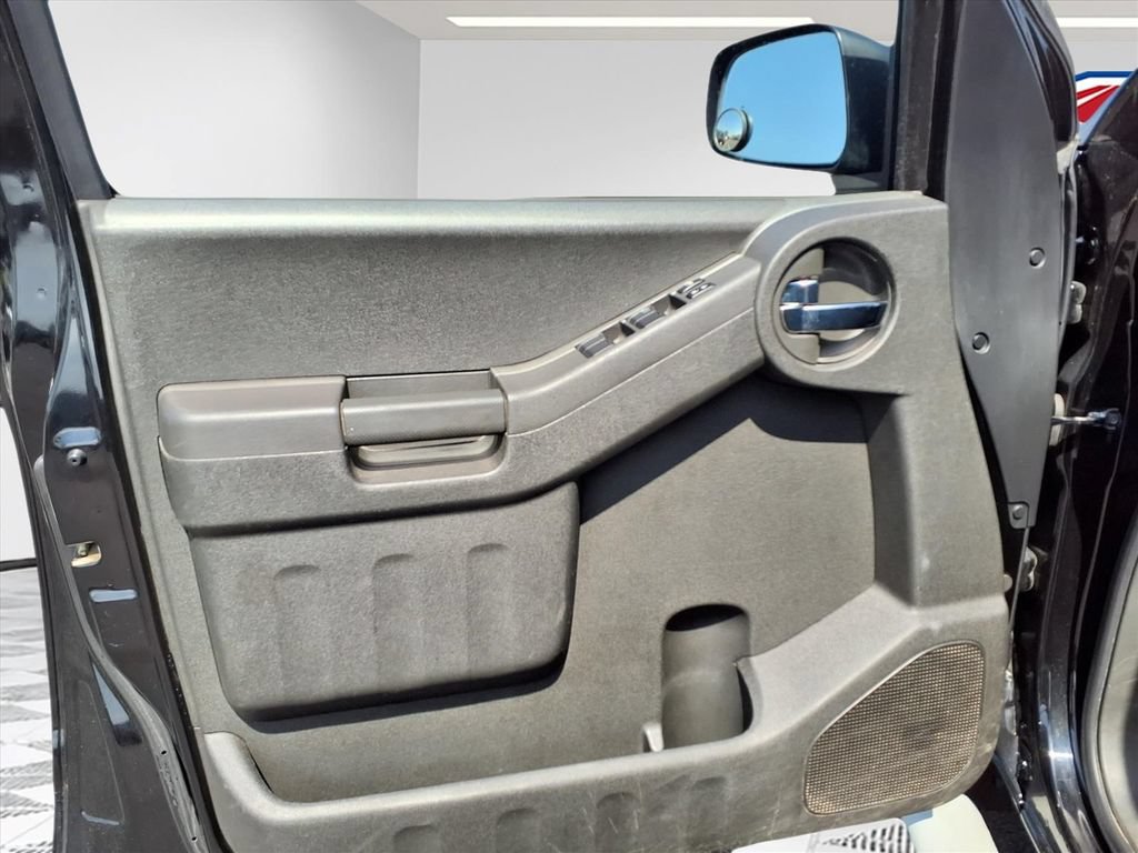 Used 2015 Nissan Xterra PRO-4X w/ Nevada Tow Package AWD/4WD image 10