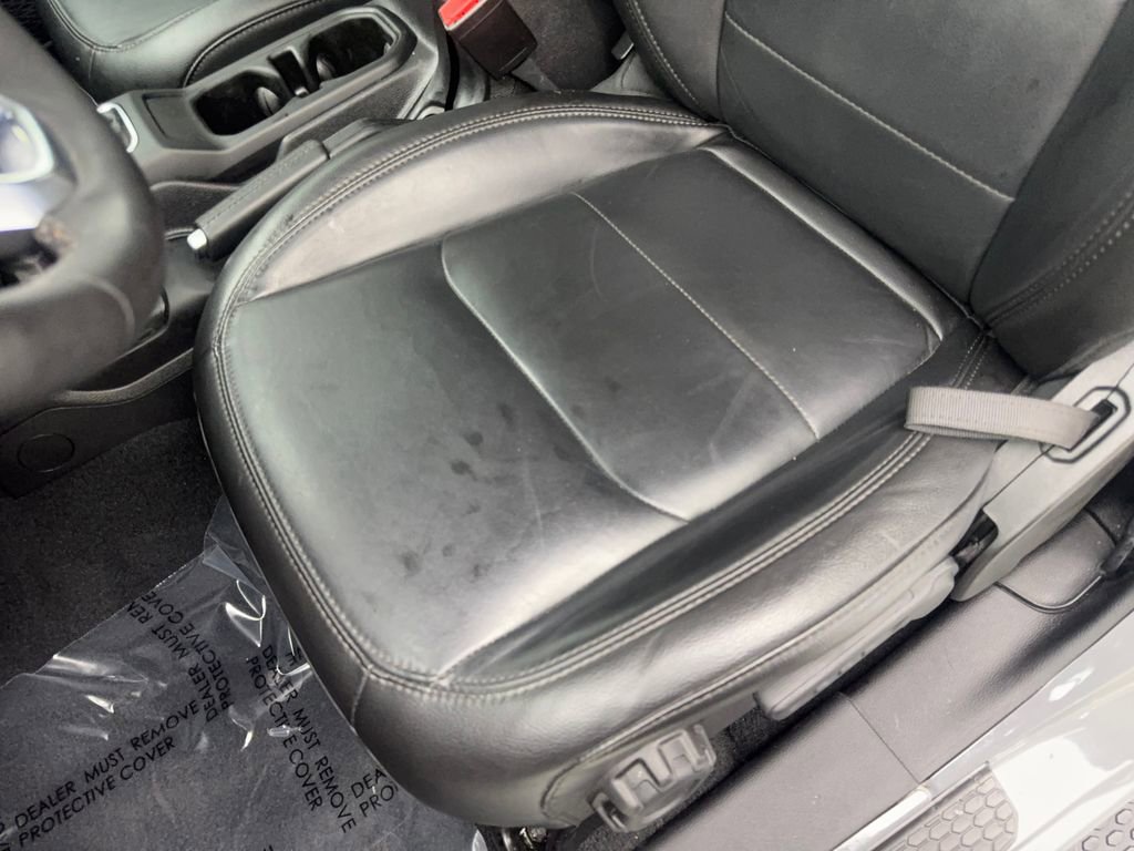 Used 2023 Jeep Wrangler Altitude image 27