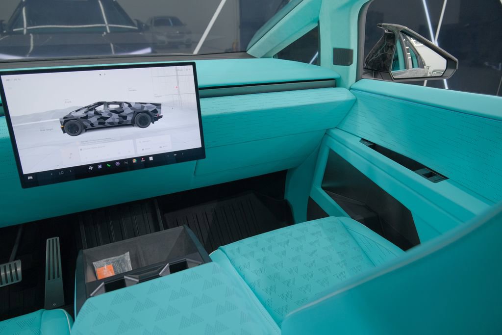 Used 2025 Tesla Cybertruck AWD Crew Cab image 61