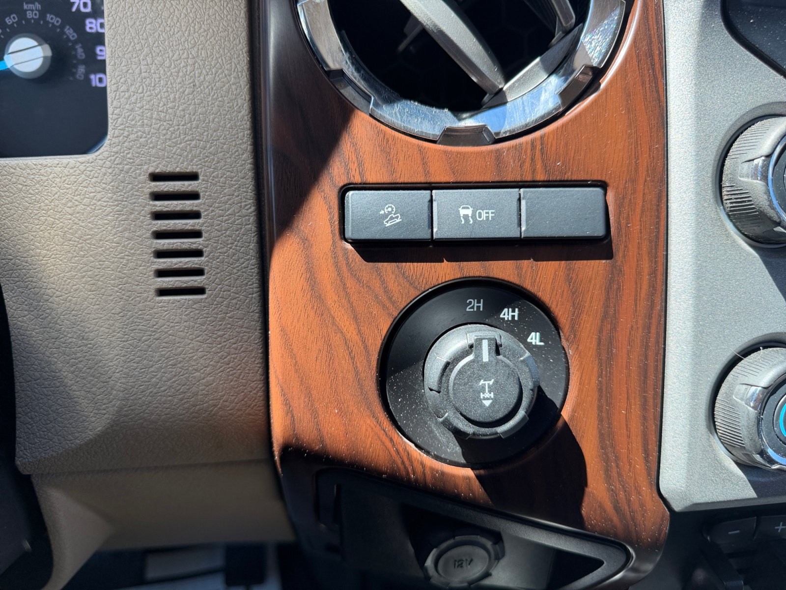 Used 2013 Ford F250 Lariat w/ FX4 Off Road Pkg AWD/4WD image 24
