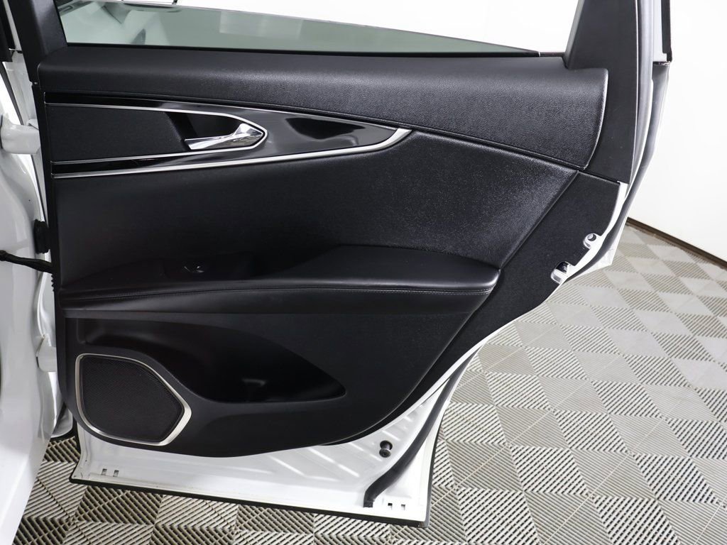 Used 2022 Lincoln Nautilus AWD image 24