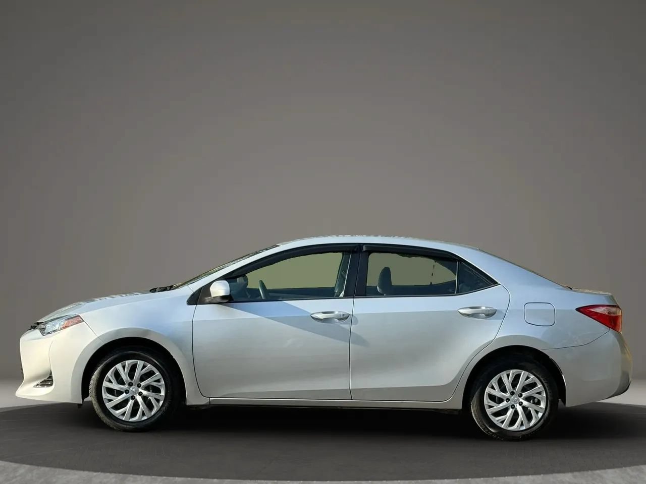 Used 2018 Toyota Corolla LE FWD image 9