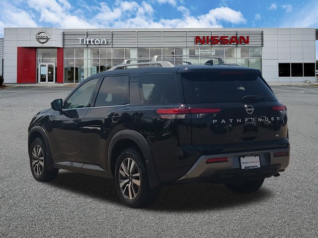 Used 2024 Nissan Pathfinder SL FWD image 5