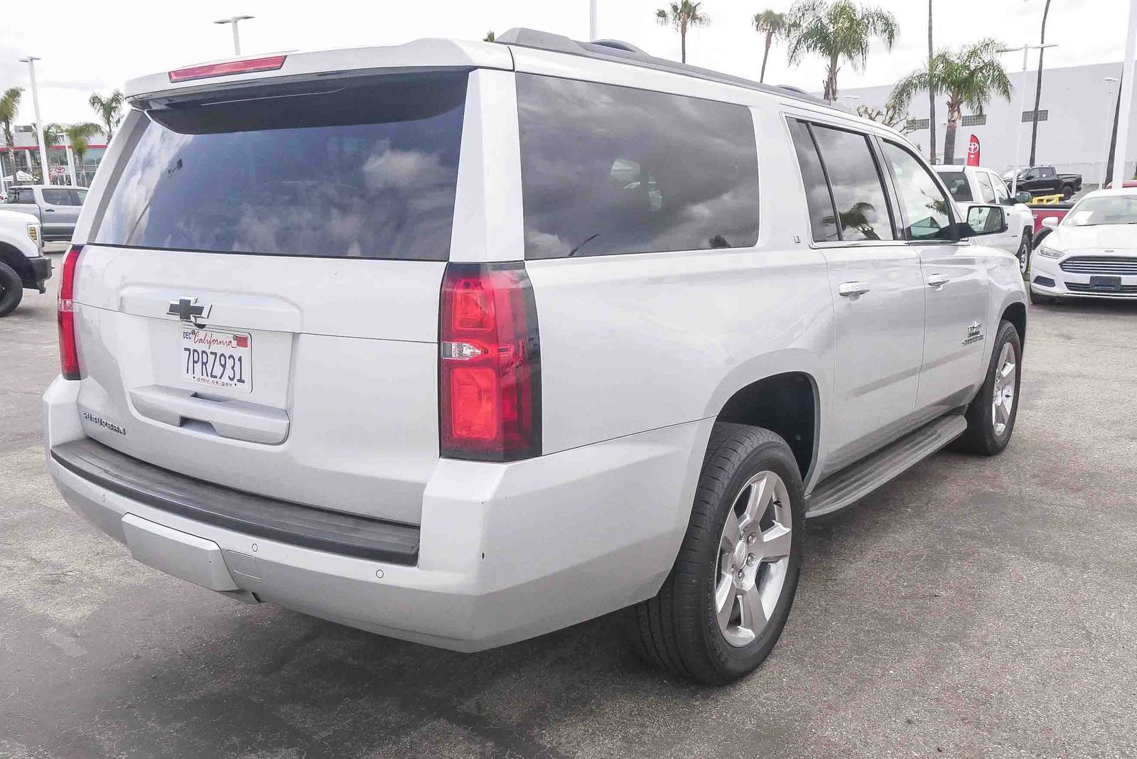 Used 2016 Chevrolet Suburban LT RWD image 9