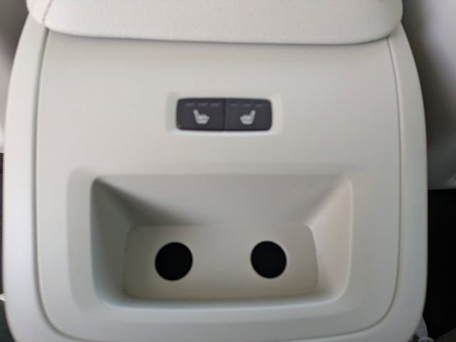 Used 2023 Volvo XC60 B5 Plus image 21