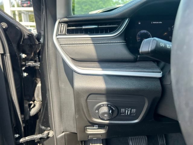 Used 2023 Jeep Grand Cherokee L Limited w/ Luxury Tech Group II AWD/4WD image 27