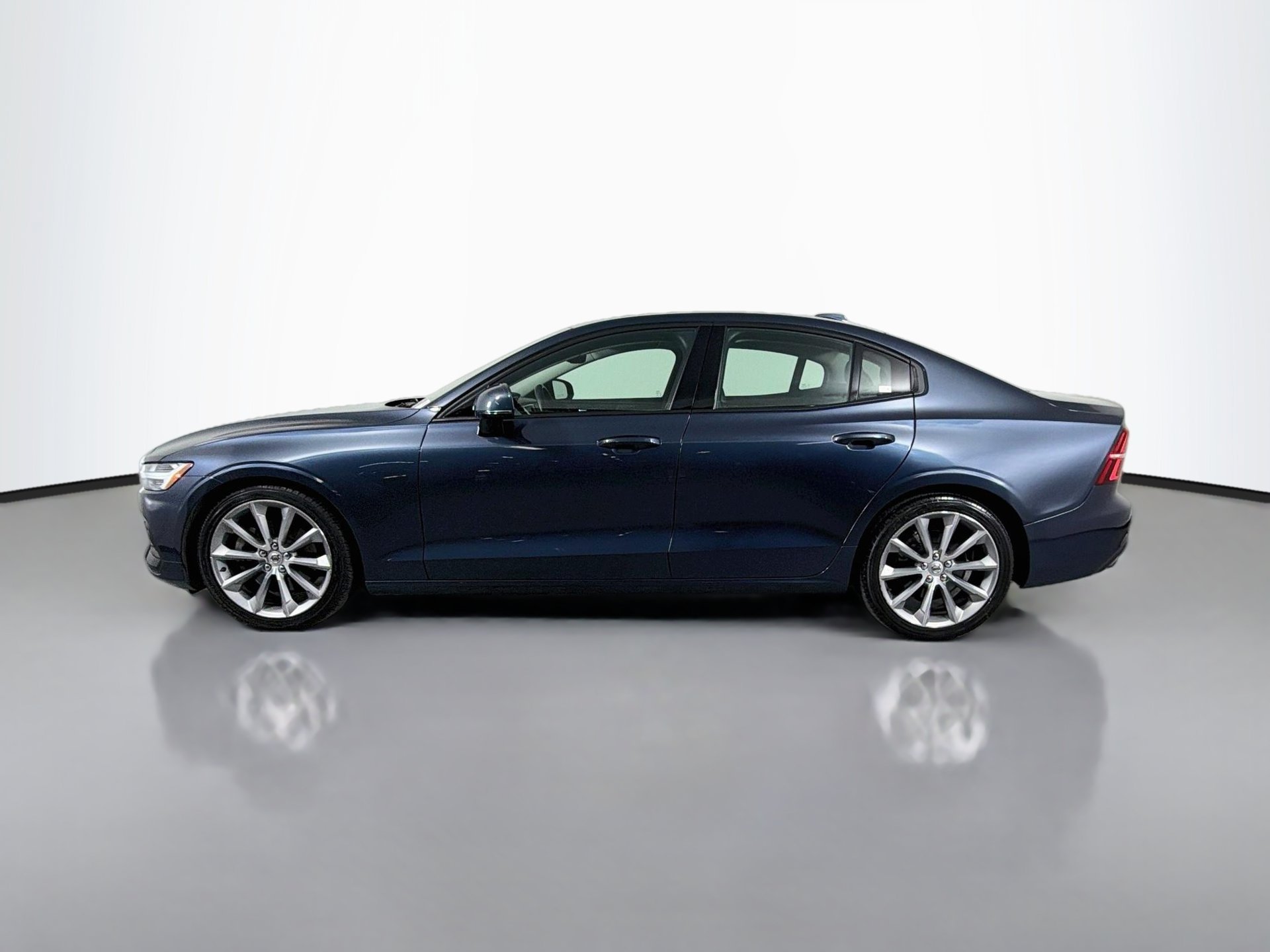 Used 2019 Volvo S60 T5 Momentum w/ Multimedia Package FWD image 9