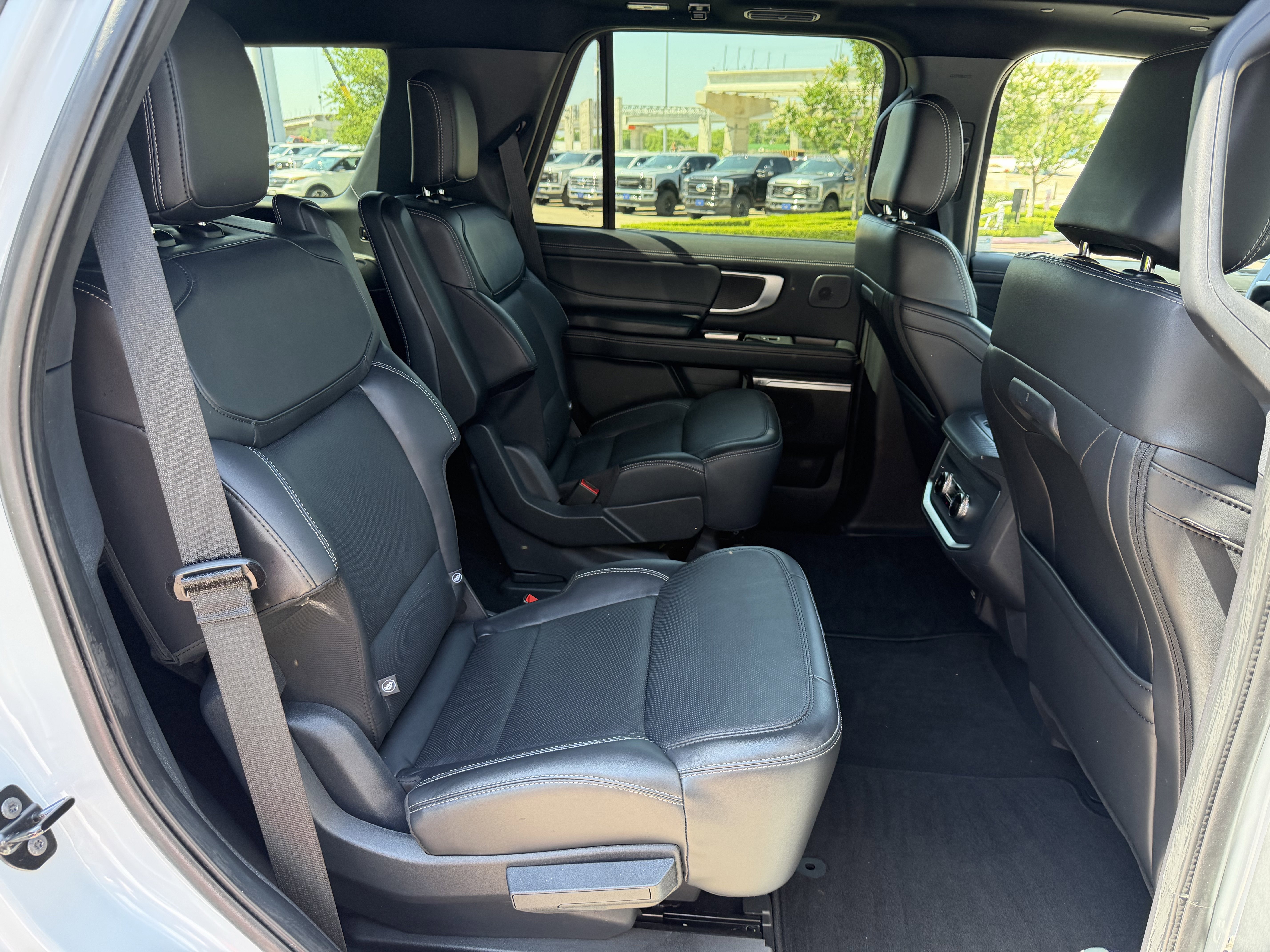 Certified 2025 Ford Expedition Platinum w/ Stealth Performance Package AWD/4WD image 33