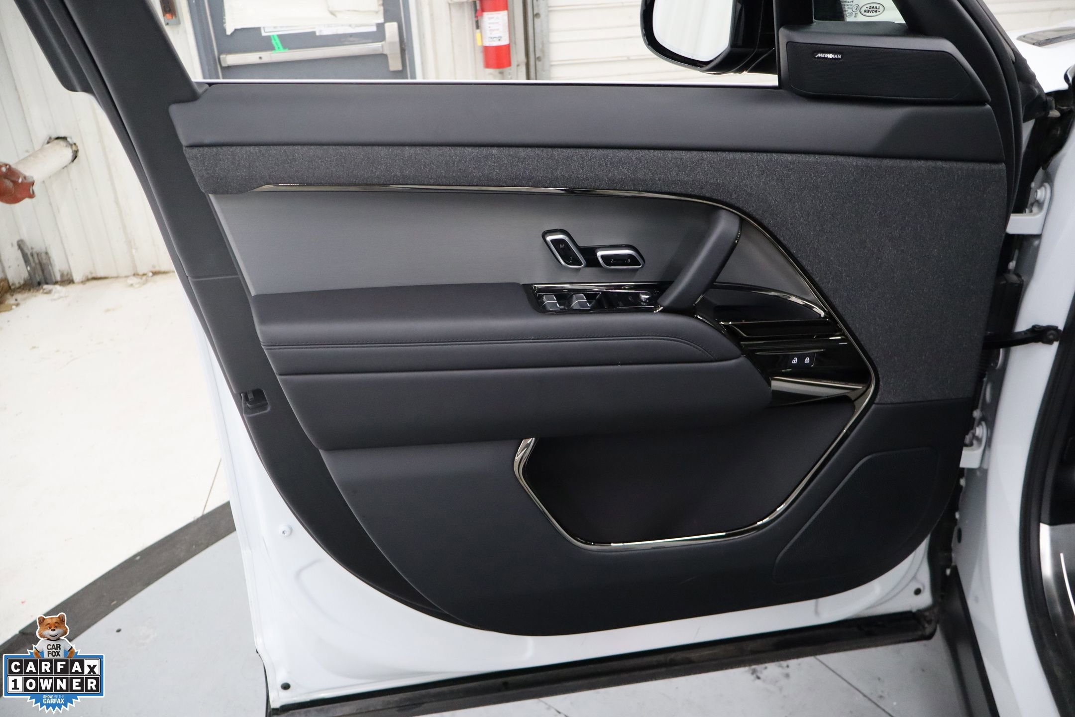 Used 2025 Land Rover Range Rover Sport SE AWD/4WD image 12