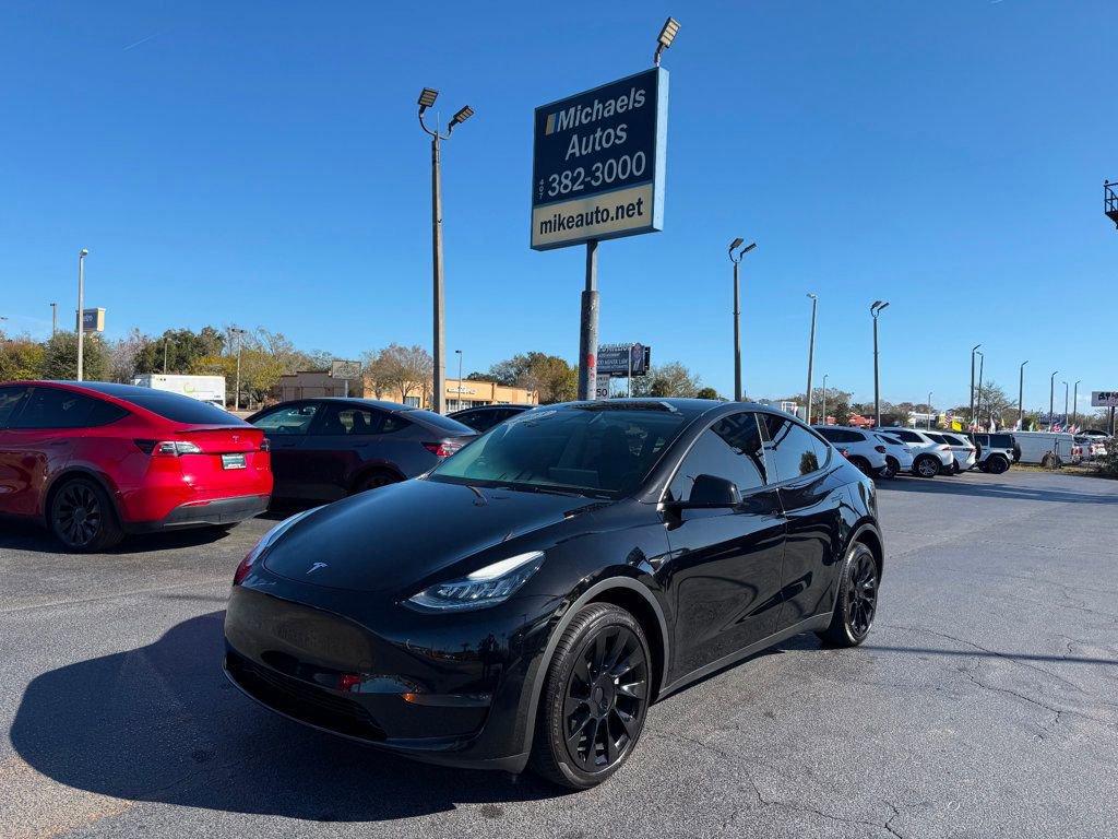 Used 2023 Tesla Model Y Long Range image 1