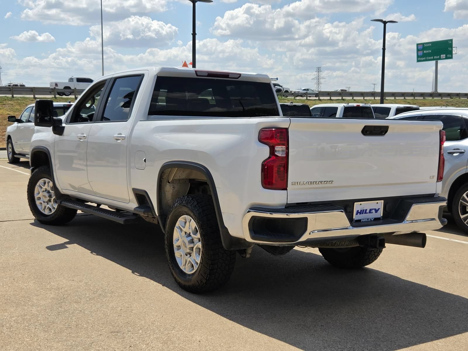 Used 2023 Chevrolet Silverado 2500 LT AWD/4WD image 3