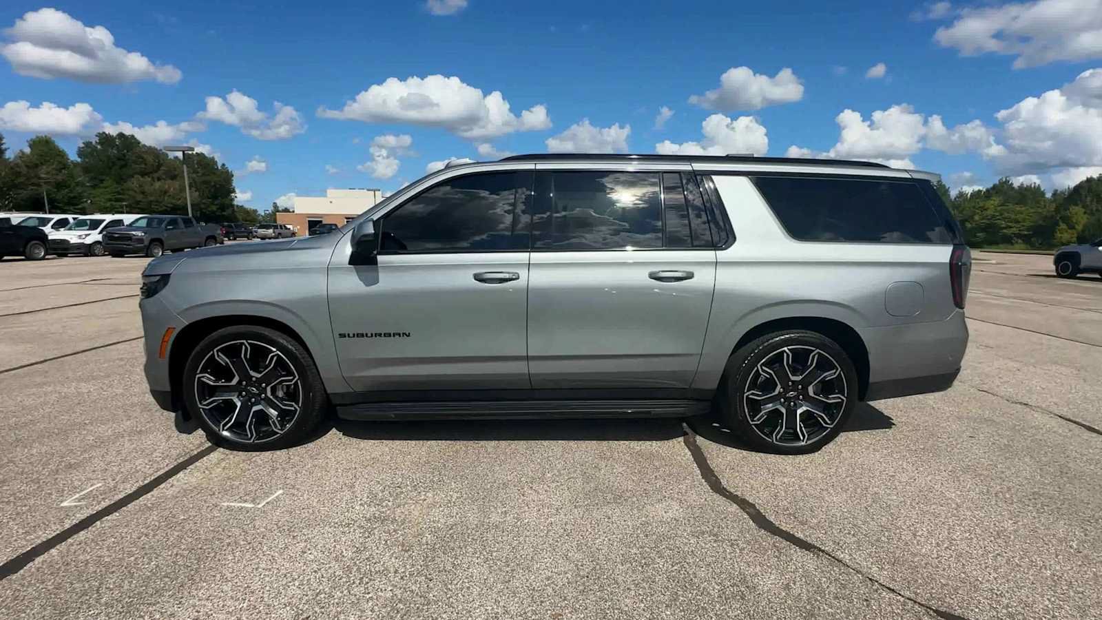 Certified 2025 Chevrolet Suburban RST w/ Advanced Technology Package AWD/4WD image 5