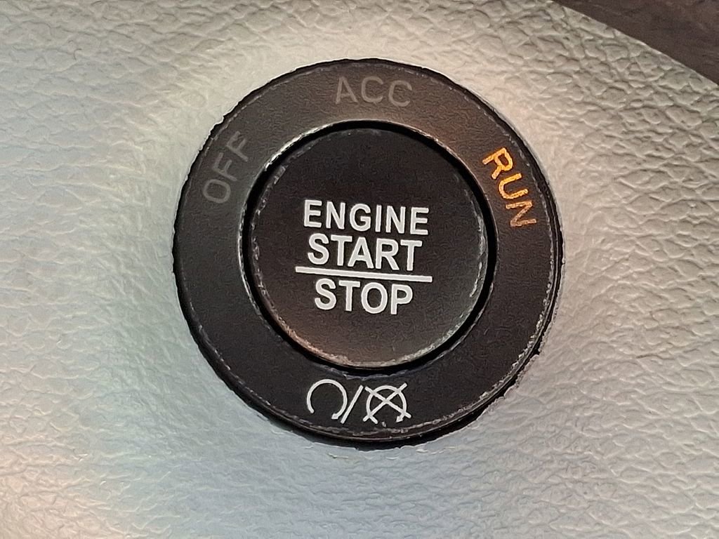 Used 2021 Jeep Cherokee Latitude Lux w/ Comfort/Convenience Group AWD/4WD image 24