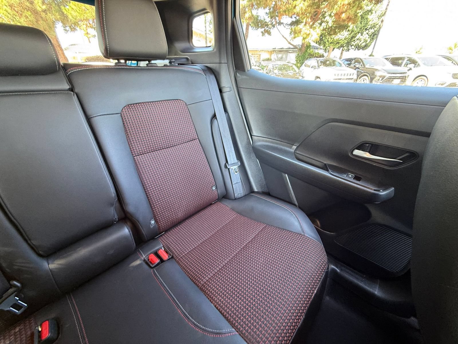 Used 2026 Nissan Kicks SR FWD image 34