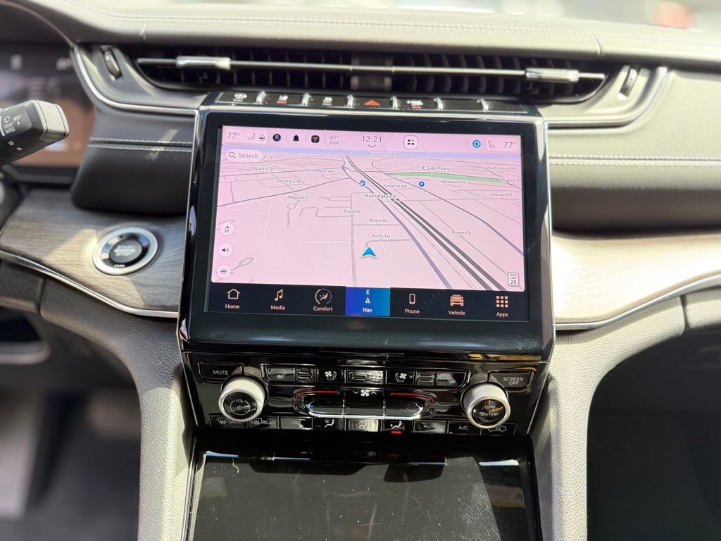 Used 2023 Jeep Grand Cherokee Overland w/ Luxury Tech Group IV image 11